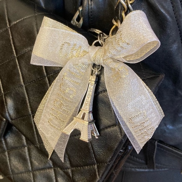Christian Dior Gift Wrapping Ribbon on Keychain - Picture 6 of 6
